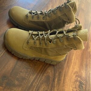 Army Rocky Boots, never worn